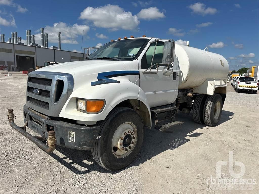 Ford F-750 Autocisterne
