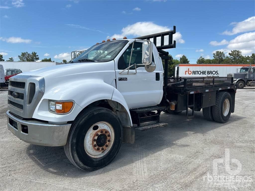 Ford F-750 Camion con sponde ribaltabili
