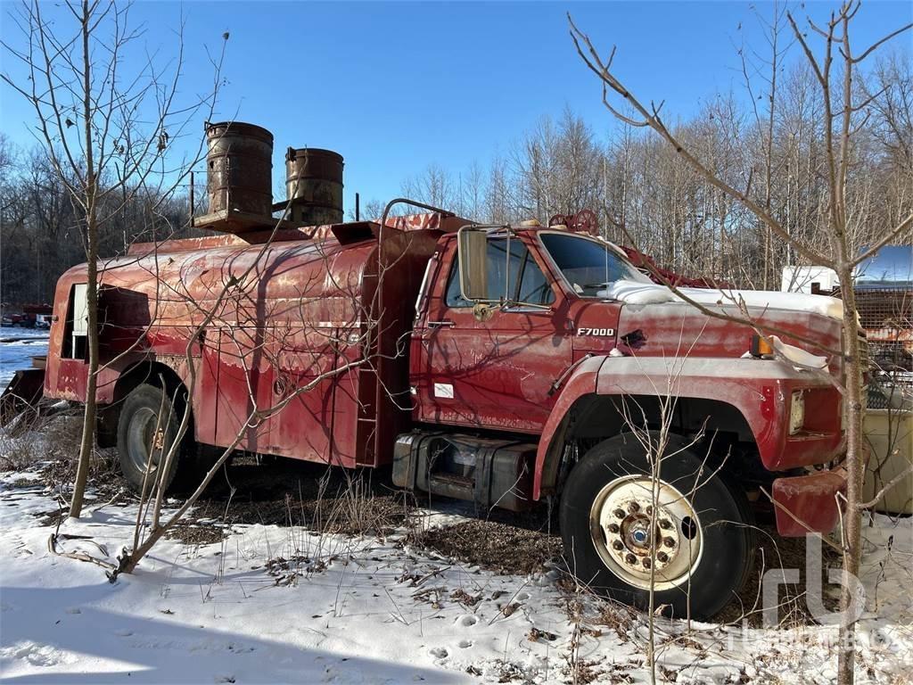 Ford F7000 Cisterna