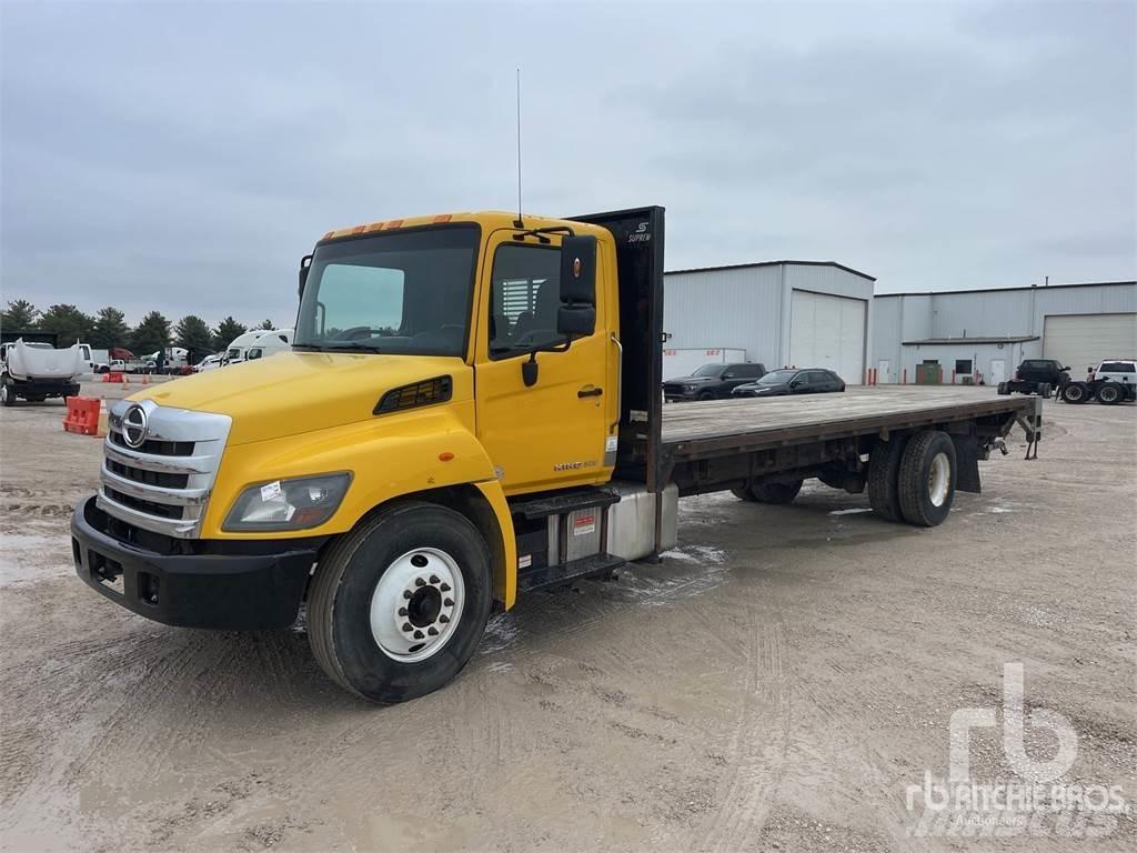Hino 268 Camion con sponde ribaltabili