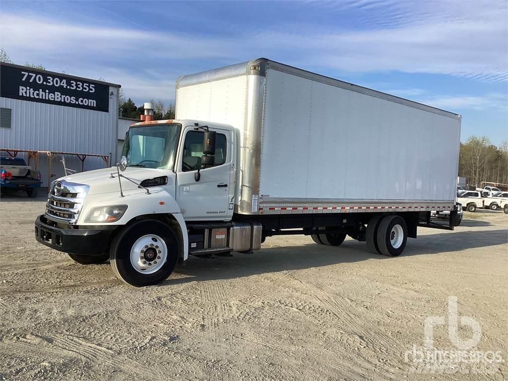 Hino 338 Furgone chiuso