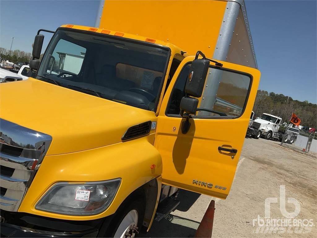 Hino 338 Furgone chiuso