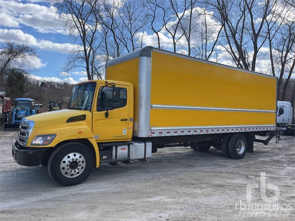 Hino 338 Furgone chiuso