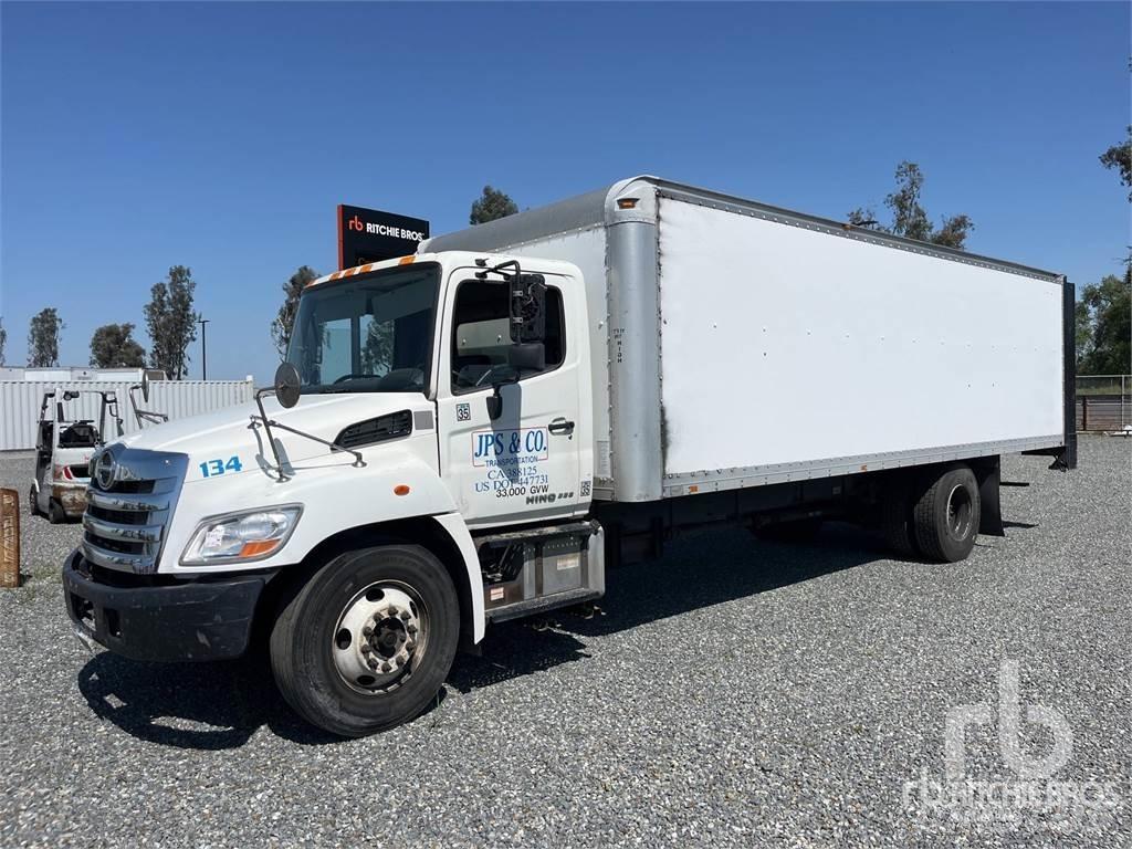 Hino 338 Furgone chiuso