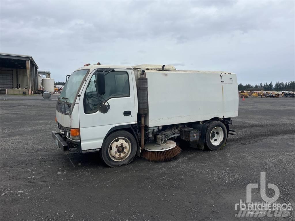 Isuzu NQR Autocarro spazzatrice