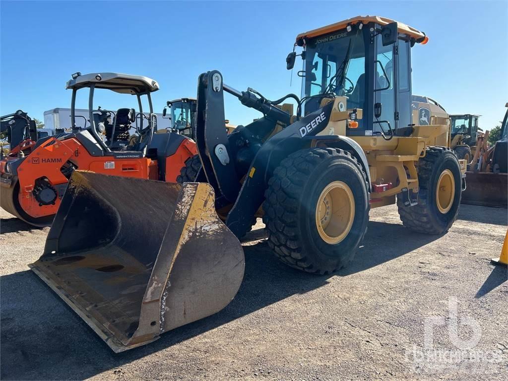 John Deere 524L Pale gommate