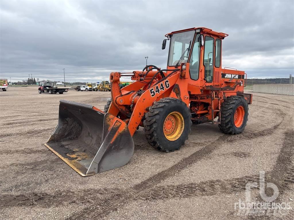 John Deere 544G Pale gommate