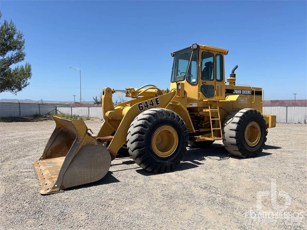 John Deere 644E Pale gommate