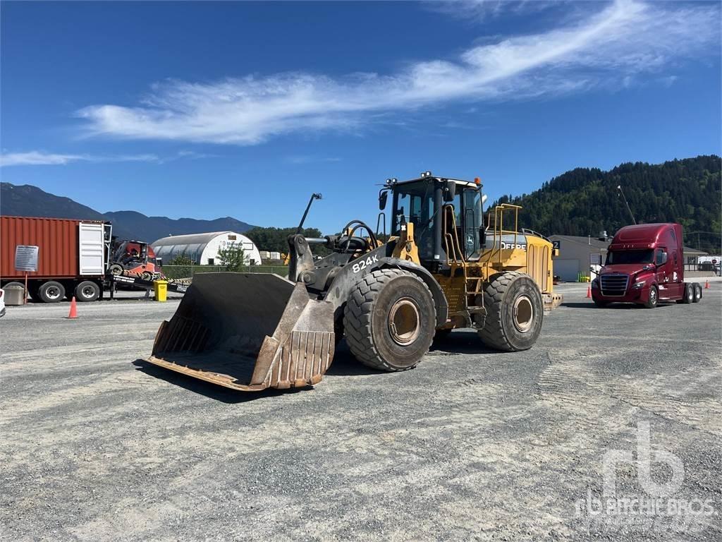 John Deere 824K Pale gommate