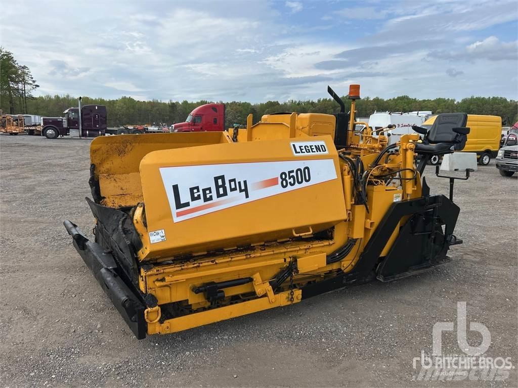 LeeBoy L8500 Finitrici