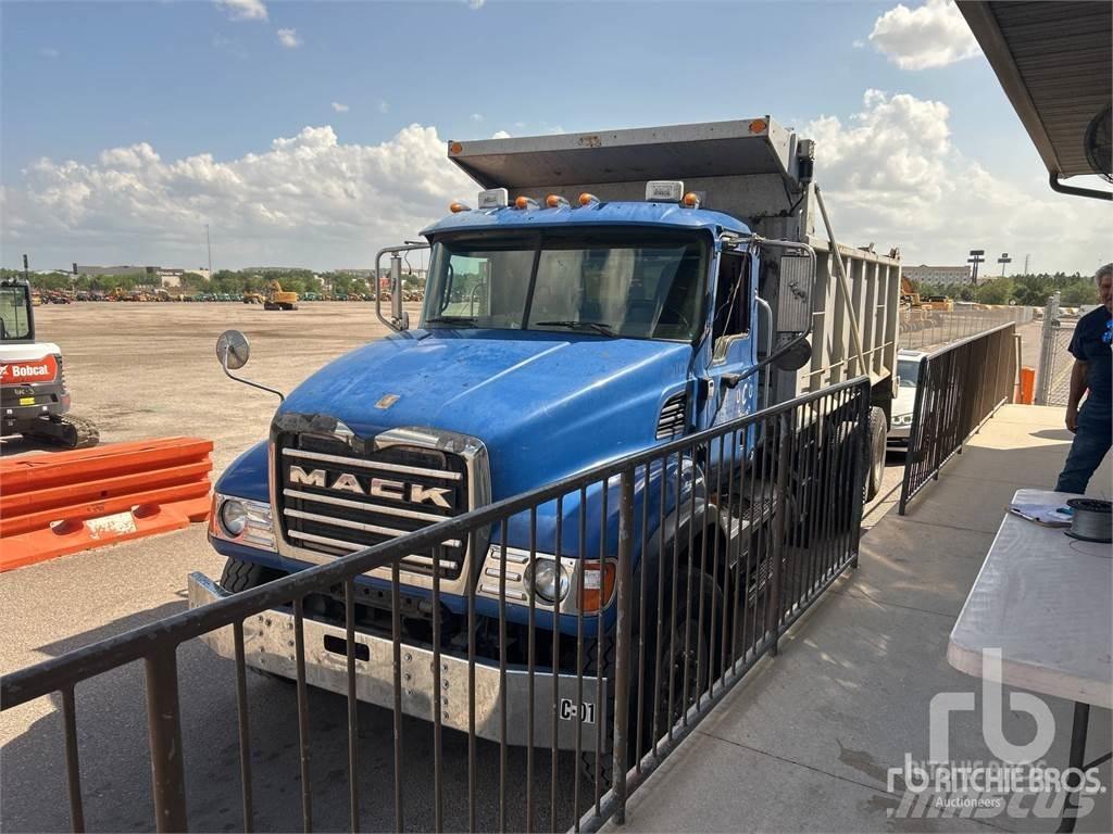 Mack CV713 Camion ribaltabili
