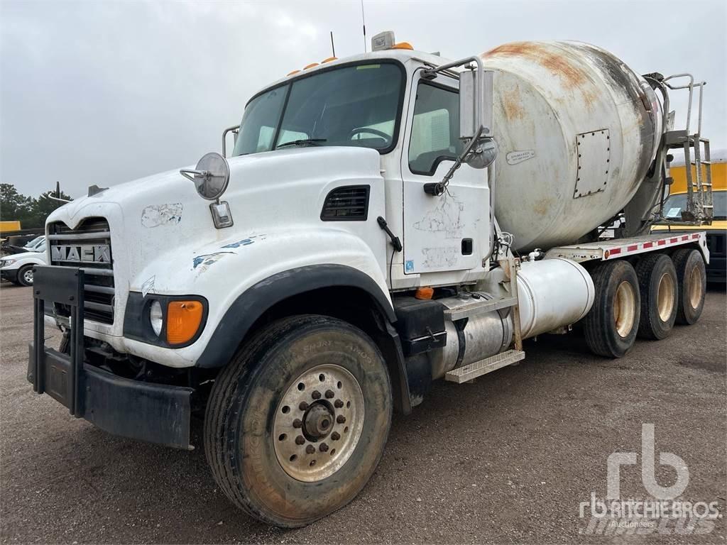 Mack CV713 Betoniere