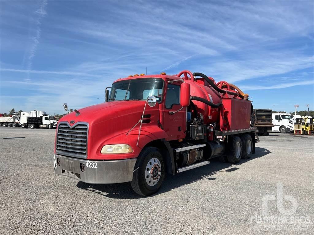 Mack CX613 Camion autospurgo