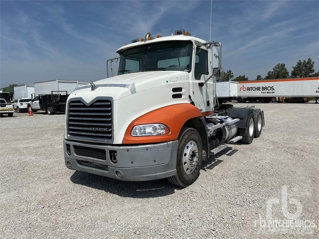Mack CXU613 Motrici e Trattori Stradali