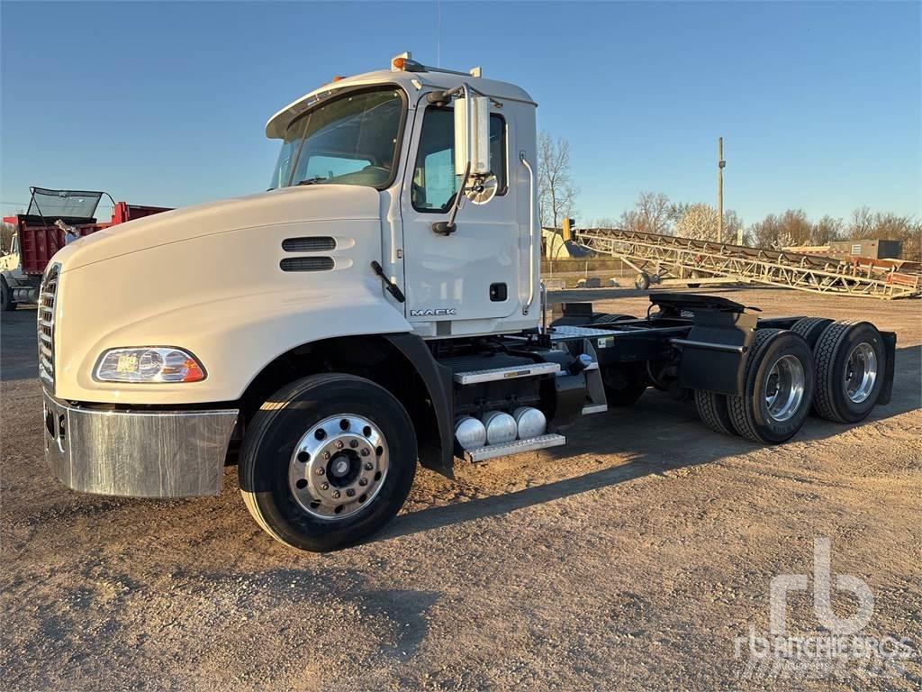 Mack CXU613 Motrici e Trattori Stradali