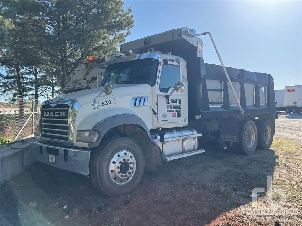 Mack GR64F Camion ribaltabili