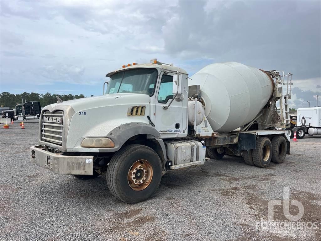 Mack GU813 Betoniere