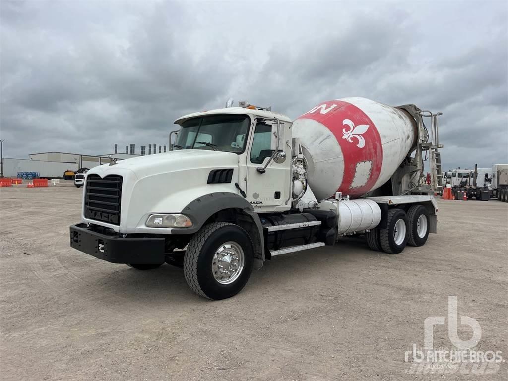 Mack GU813 Betoniere