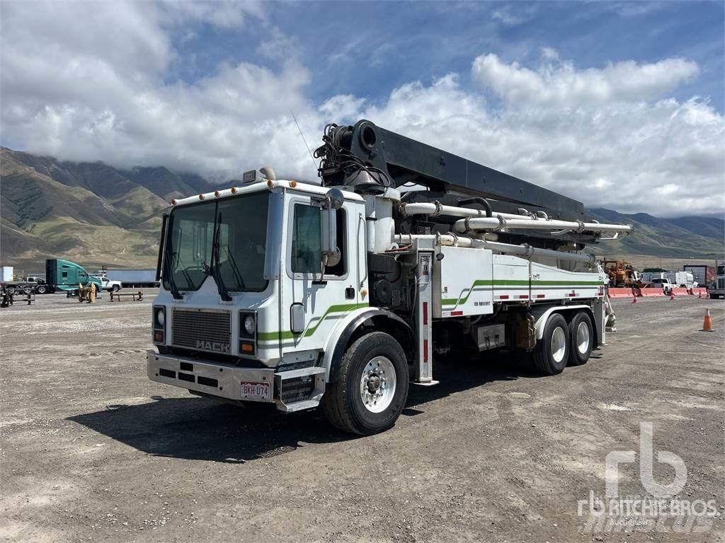 Mack MR688S Betoniere