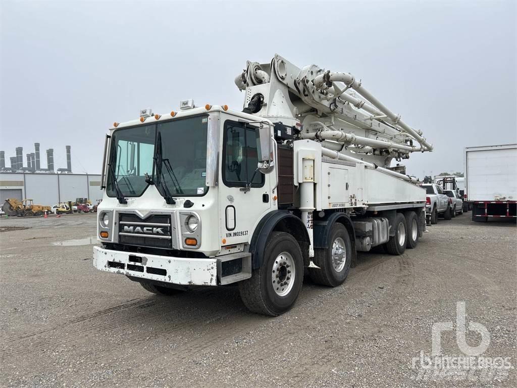 Mack MRU613 Betoniere
