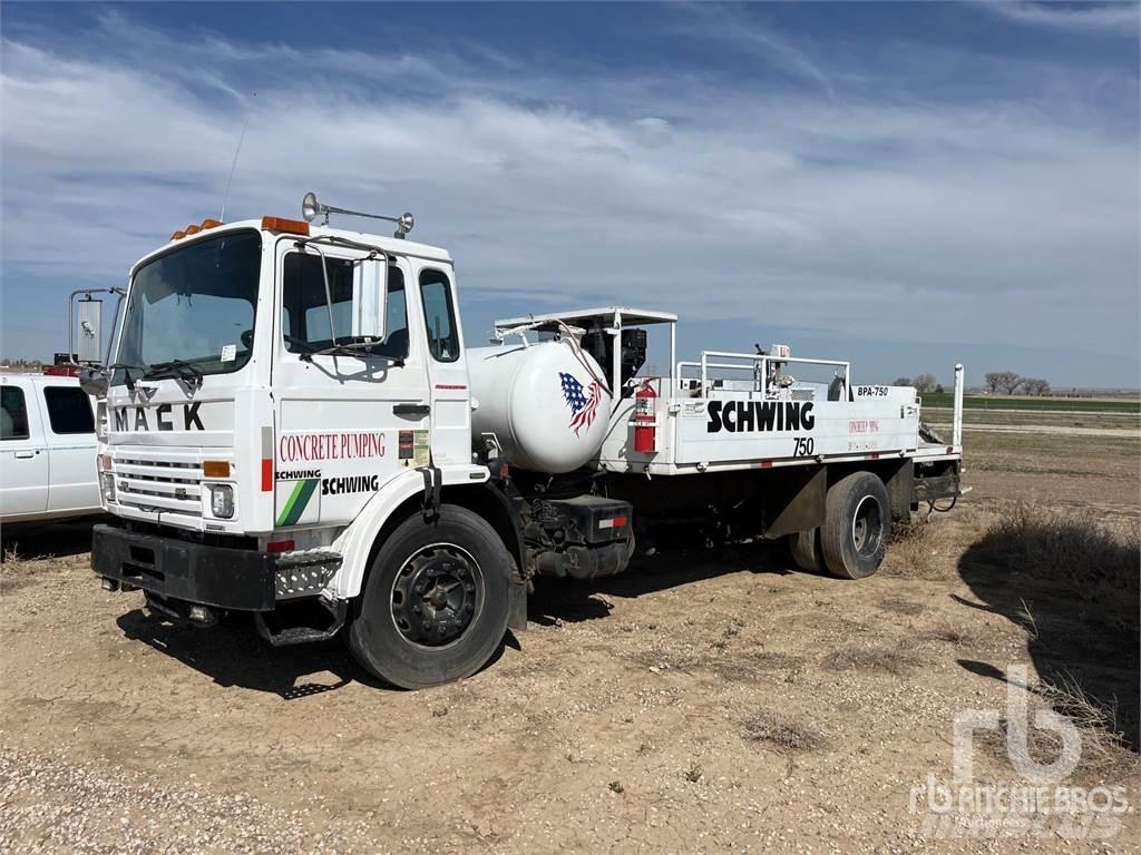 Mack MS200 Betoniere