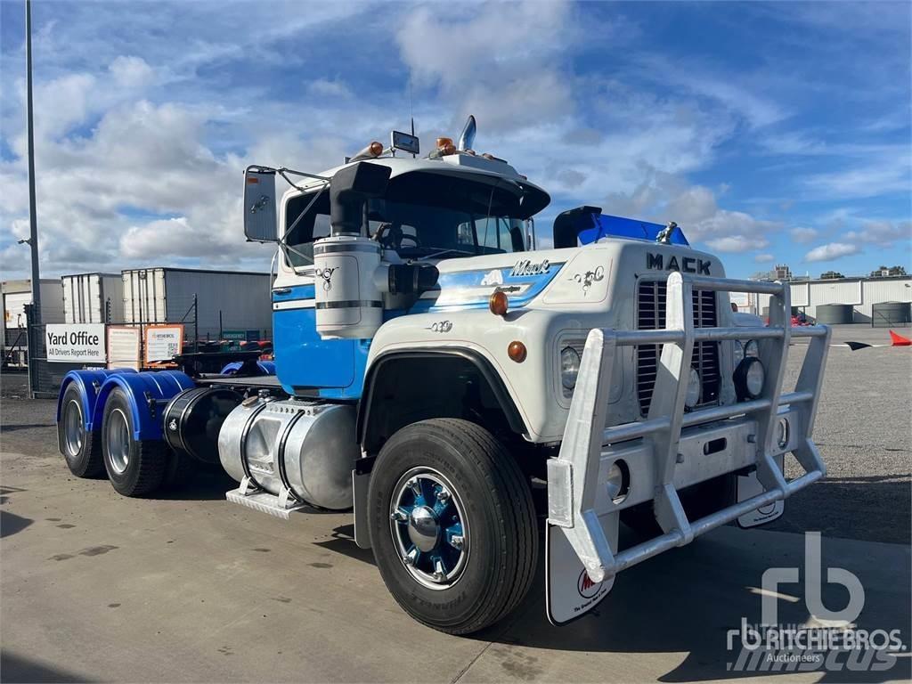 Mack R688RS Autocabinati