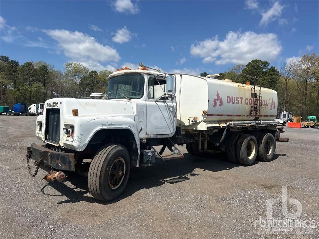Mack RD685S Autocisterne