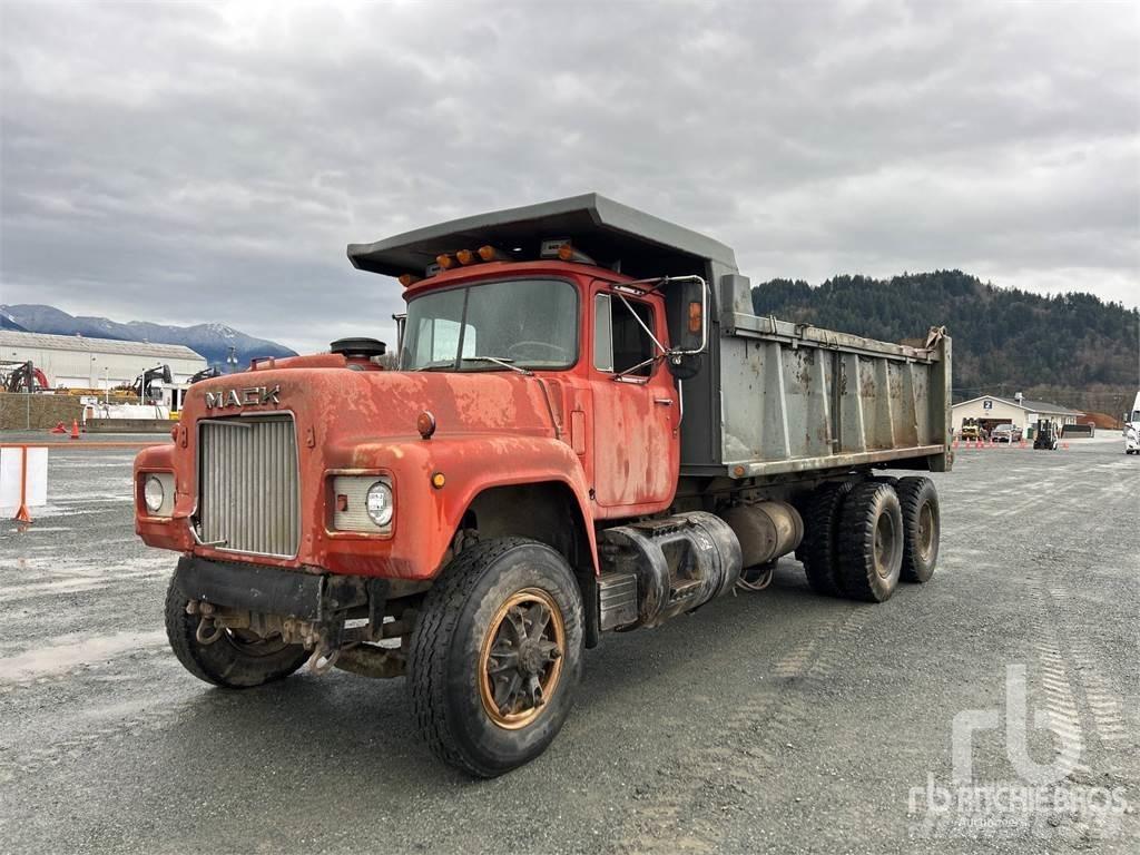 Mack RD686S Camion ribaltabili