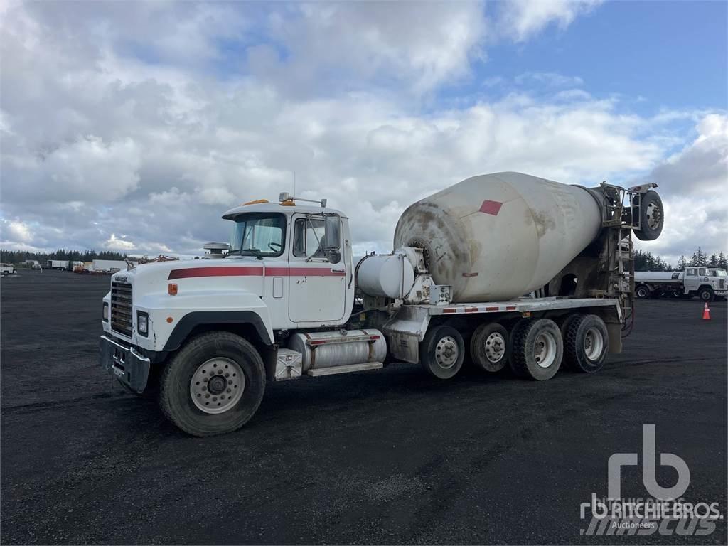 Mack RD688S Betoniere