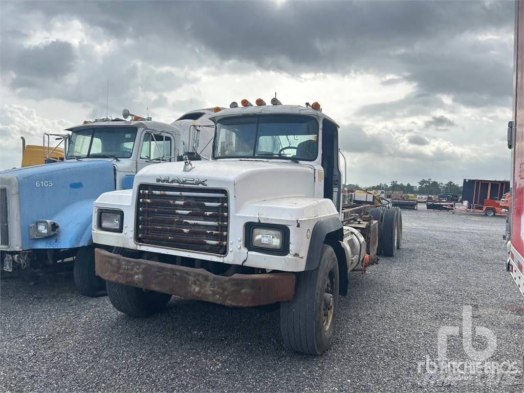 Mack RD688S Autocabinati