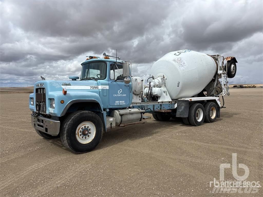 Mack RD690S Betoniere