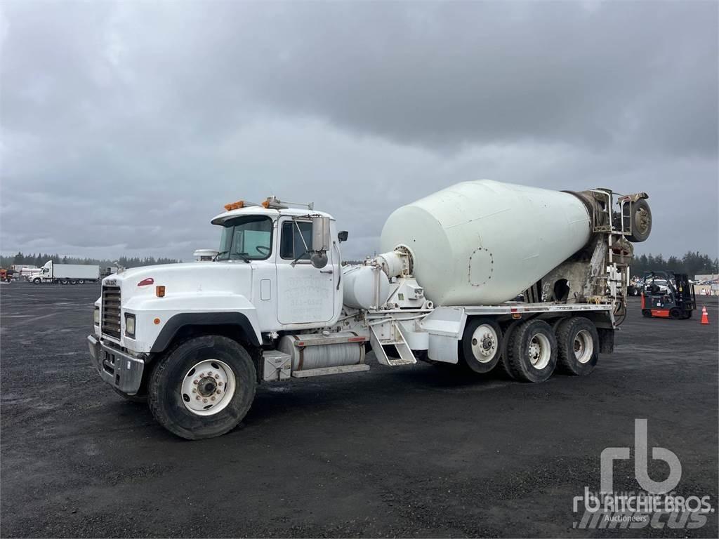 Mack RD690S Betoniere