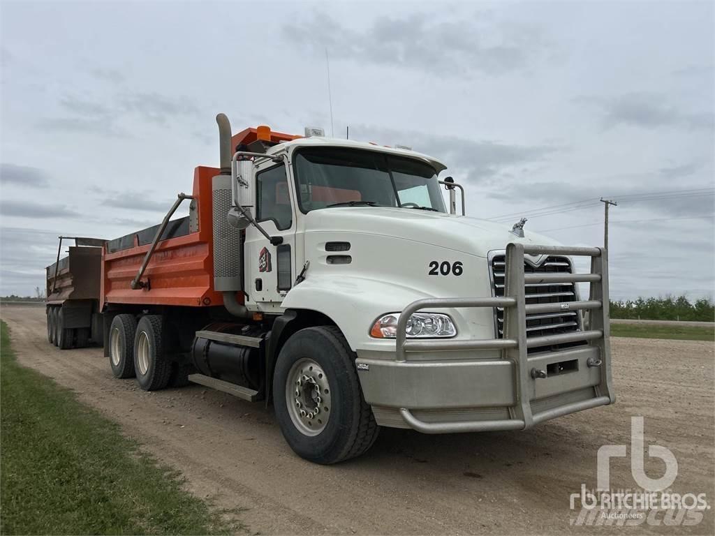 Mack Tri/A Pup Camion ribaltabili
