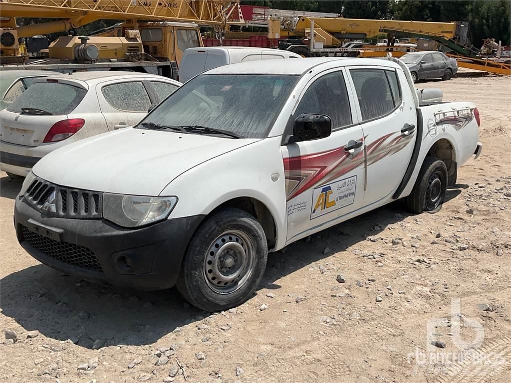 Mitsubishi L200 Pick up/Fiancata ribaltabile