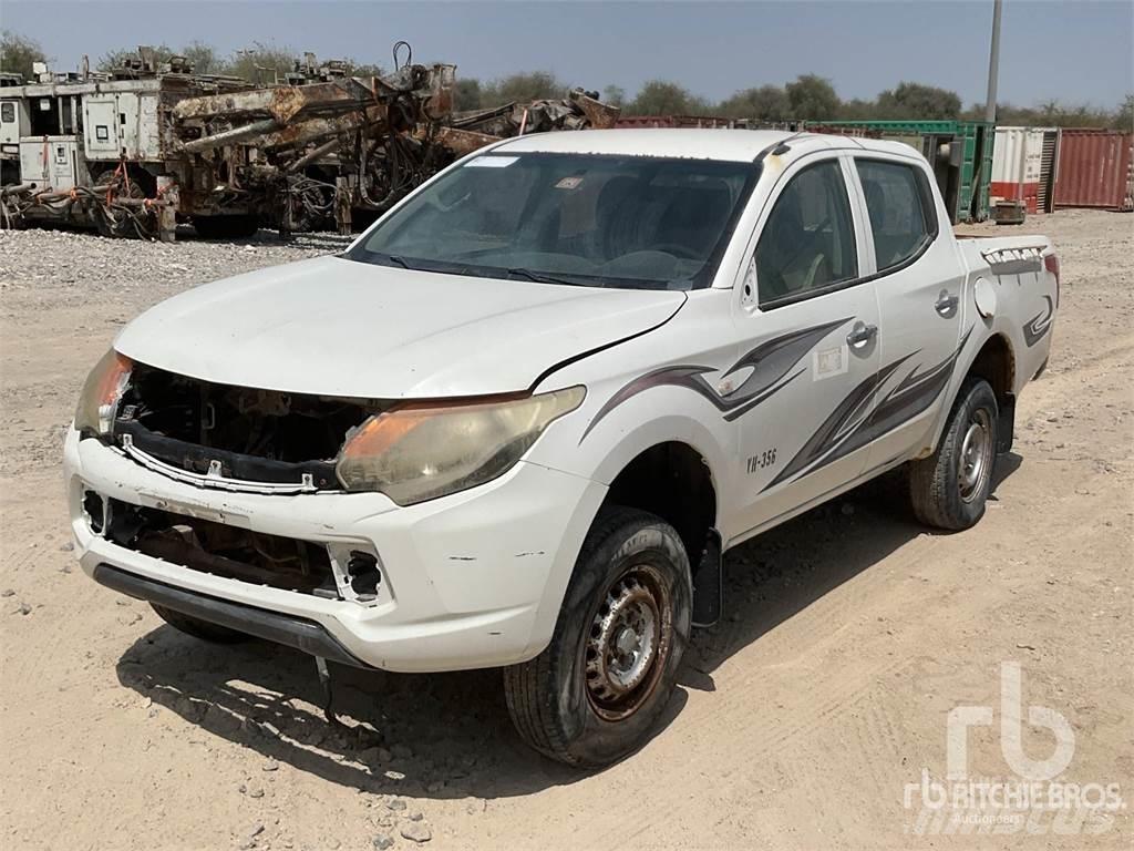 Mitsubishi L200 Pick up/Fiancata ribaltabile