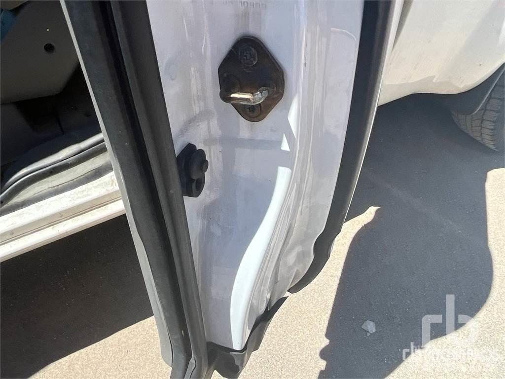 Nissan FRONTIER Pick up/Fiancata ribaltabile