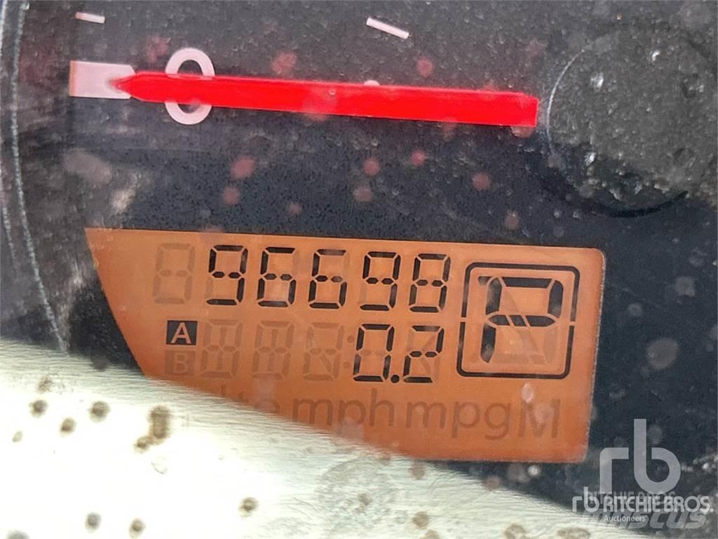 Nissan FRONTIER Pick up/Fiancata ribaltabile