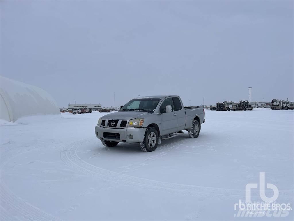 Nissan TITAN Pick up/Fiancata ribaltabile