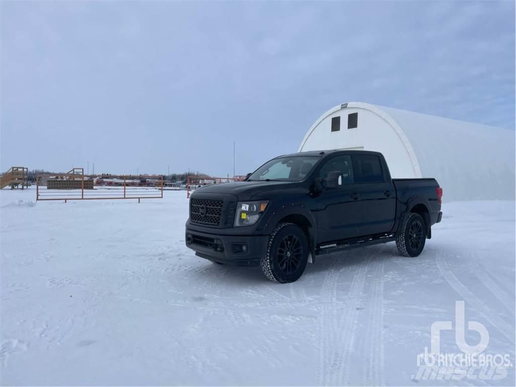 Nissan TITAN Pick up/Fiancata ribaltabile