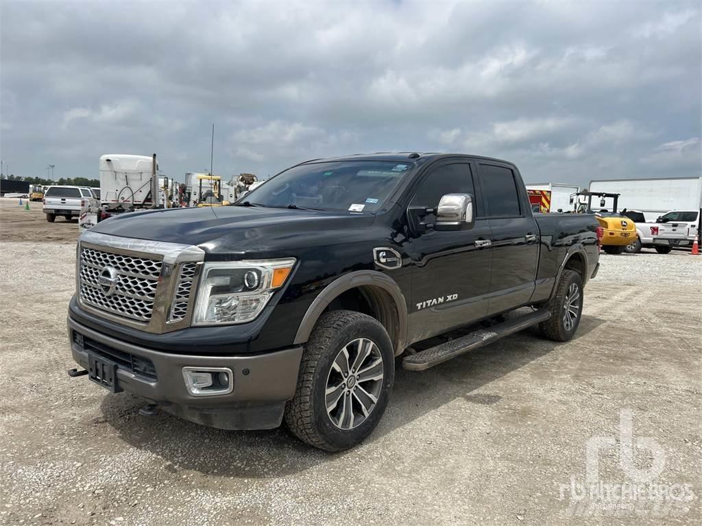 Nissan TITAN Pick up/Fiancata ribaltabile