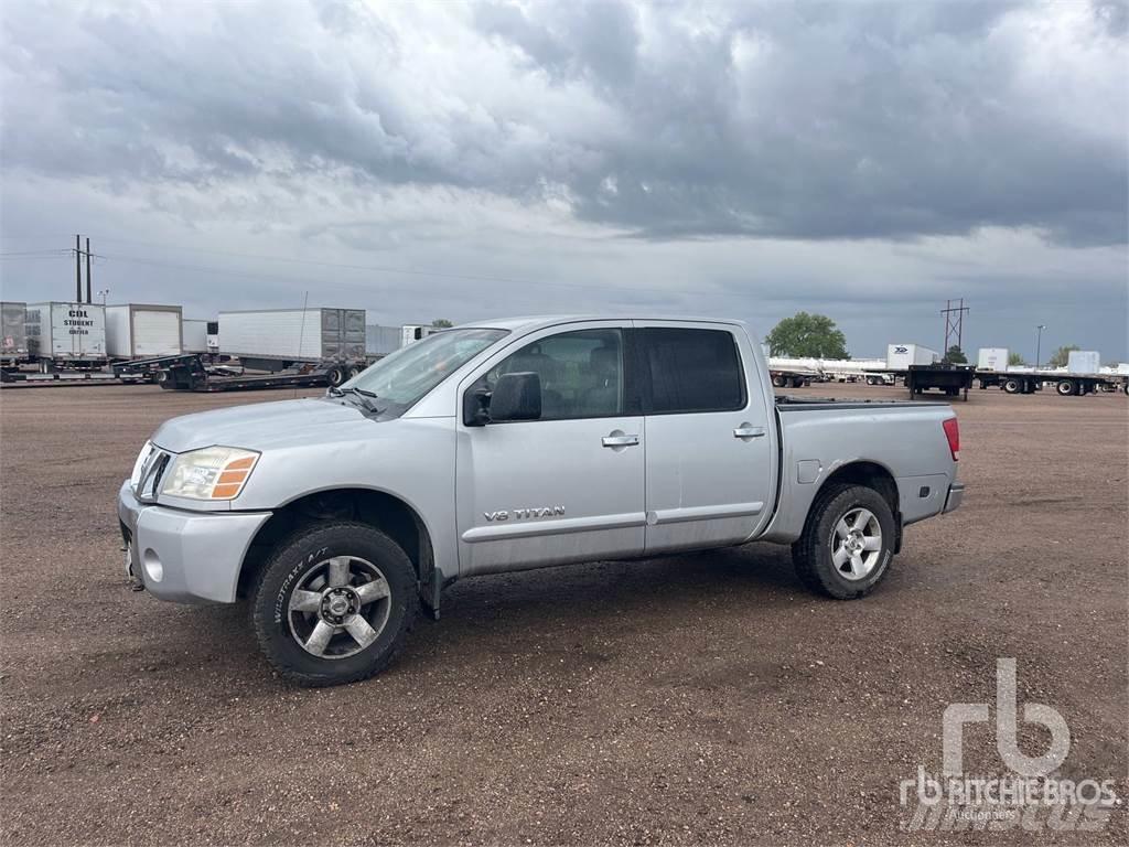 Nissan TITAN Pick up/Fiancata ribaltabile