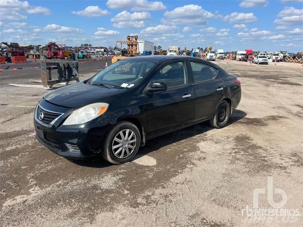 Nissan VERSA Auto
