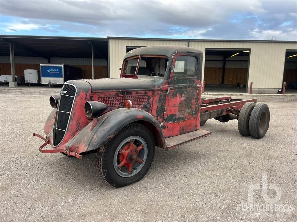  STUDEBAKER 4x2 Cisterna