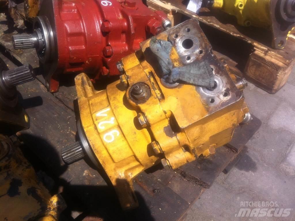 Komatsu E215... Motori