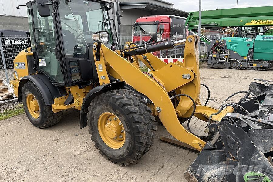 CAT 906 M Pale gommate