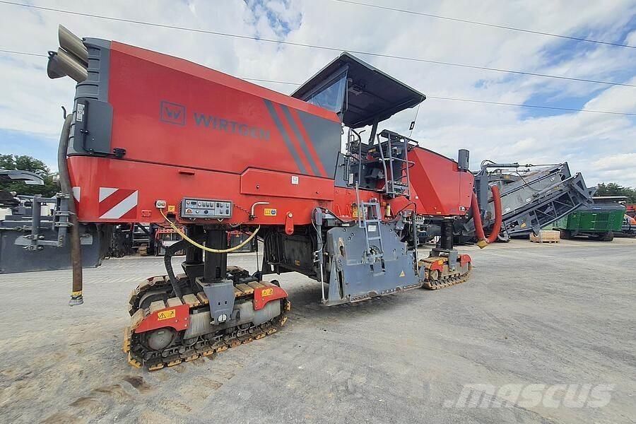 Wirtgen W 220 Fresa a freddo per asfalto