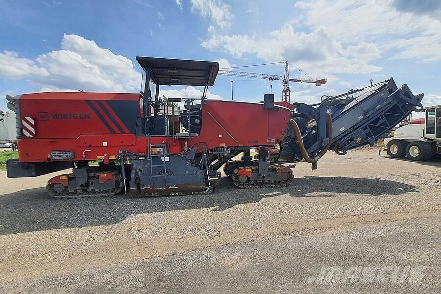 Wirtgen W 220 Fresa a freddo per asfalto