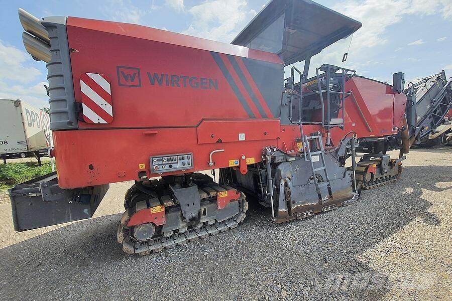 Wirtgen W 220 Fresa a freddo per asfalto