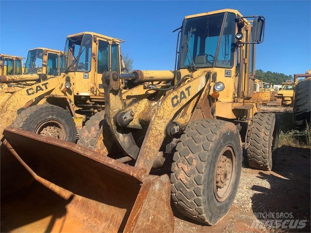 CAT 926E Pale gommate