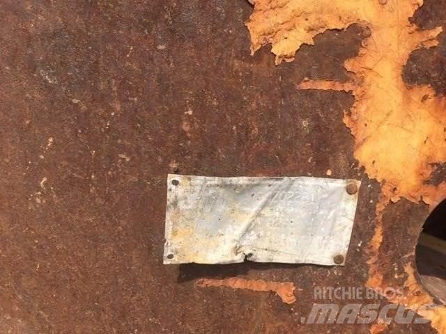 CAT 926E Pale gommate